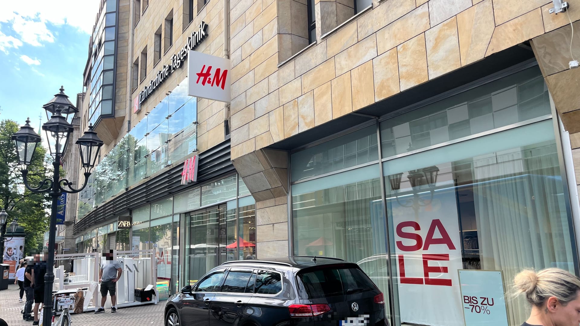 Die H&M-Filiale in der Karolinenstraße 45: Schon in wenigen Monaten soll sie schließen. Die H&M-Filiale in der Karolinenstraße 45: Schon in wenigen Monaten soll sie schließen.