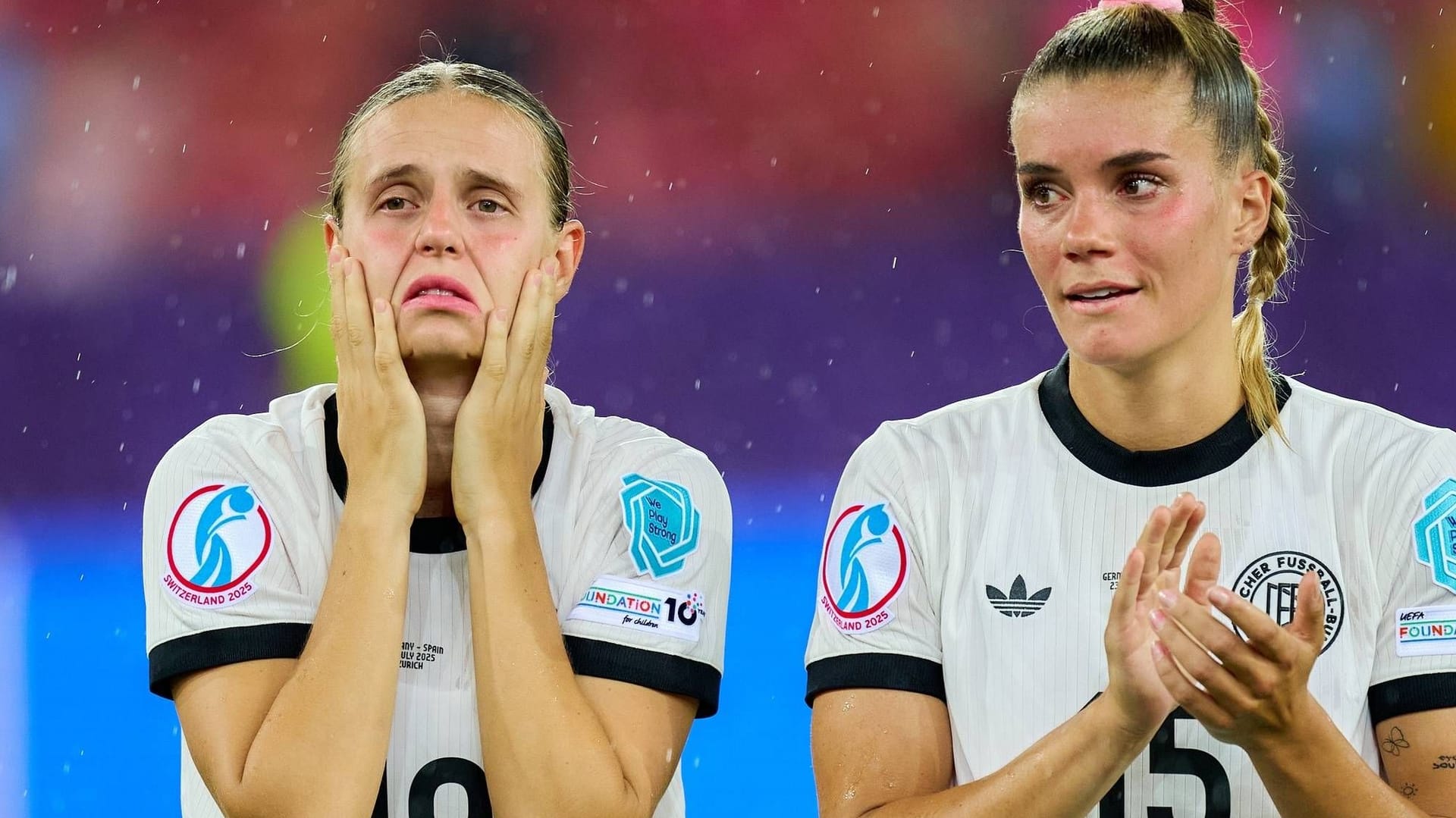 Klara Bühl (r.) und Selina Cerci: Die Bayern-Spielerin hatte ein Tor auf dem Fuß.