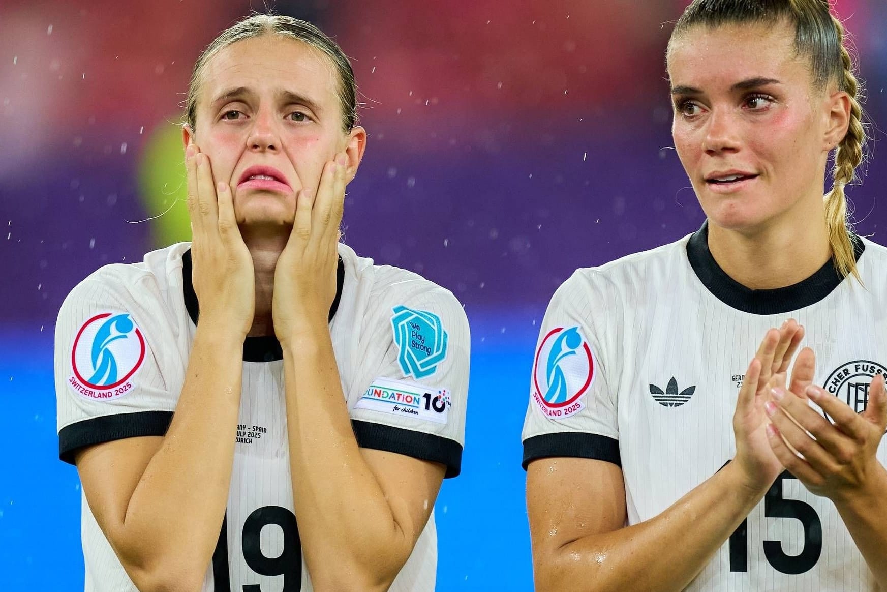 Klara Bühl (r.) und Selina Cerci: Die Bayern-Spielerin hatte ein Tor auf dem Fuß.