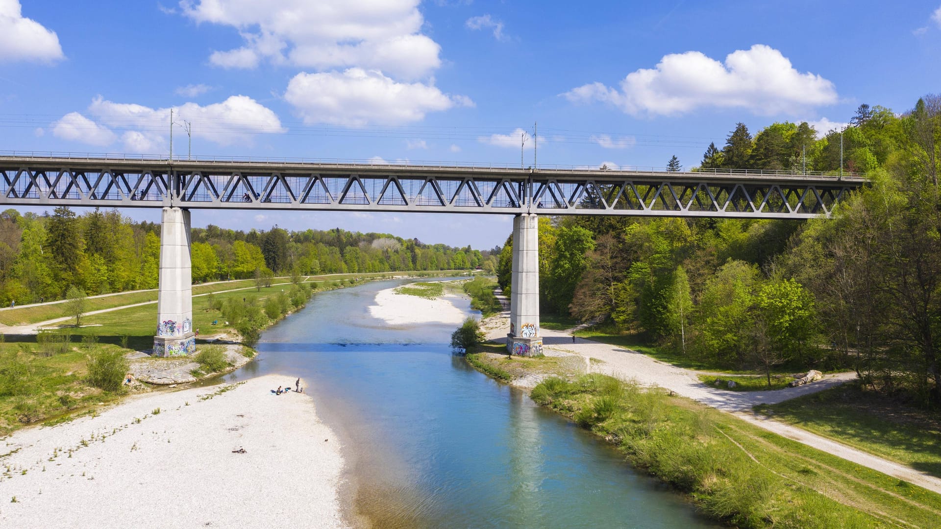 Die Großhesseloher Brücke (Archivbild): Dort ereignete sich der lebensgefährliche Zwischenfall.