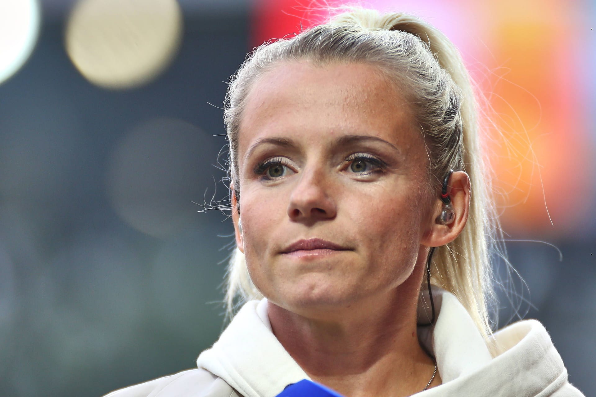 Julia Šimić: Sie ist seit 2022 als Expertin und Co-Kommentatorin beim Streamingdienst DAZN tätig. Beim Pay-TV-Sender Sky fungiert sie ebenfalls als Expertin bei den Bundesliga-Topspielen am Samstag.