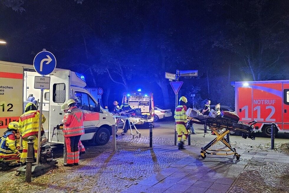 Der Einsatzort: Die Feuerwehr war mit vielen Kräften in Neukölln.