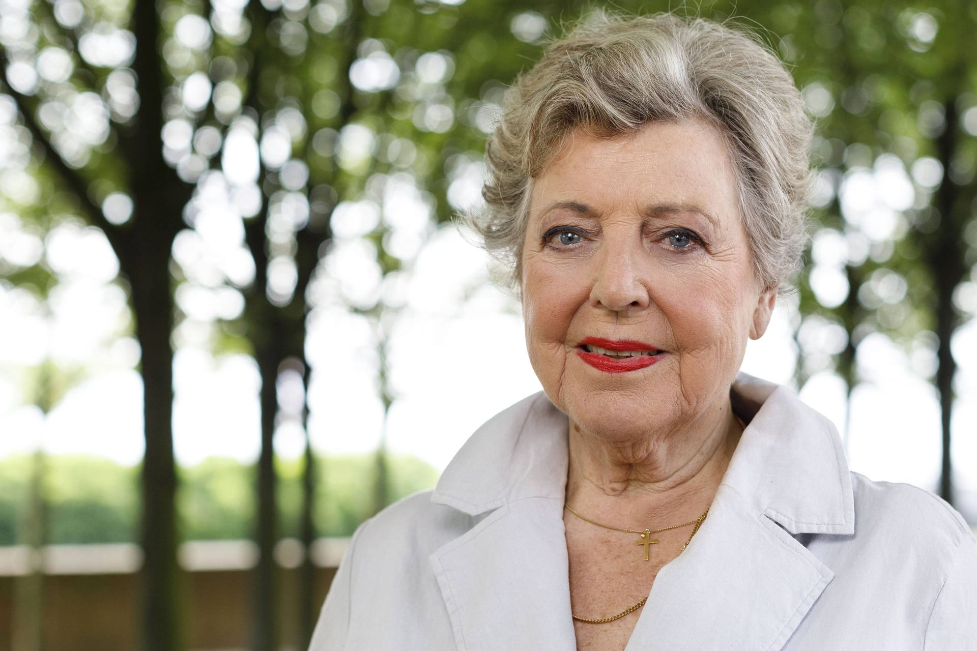 Marie-Luise Marjan: Sie wurde 1940 geboren und erlebte die letzten Kriegsjahre als Kleinkind. Marie-Luise Marjan: Sie wurde 1940 geboren und erlebte die letzten Kriegsjahre als Kleinkind.