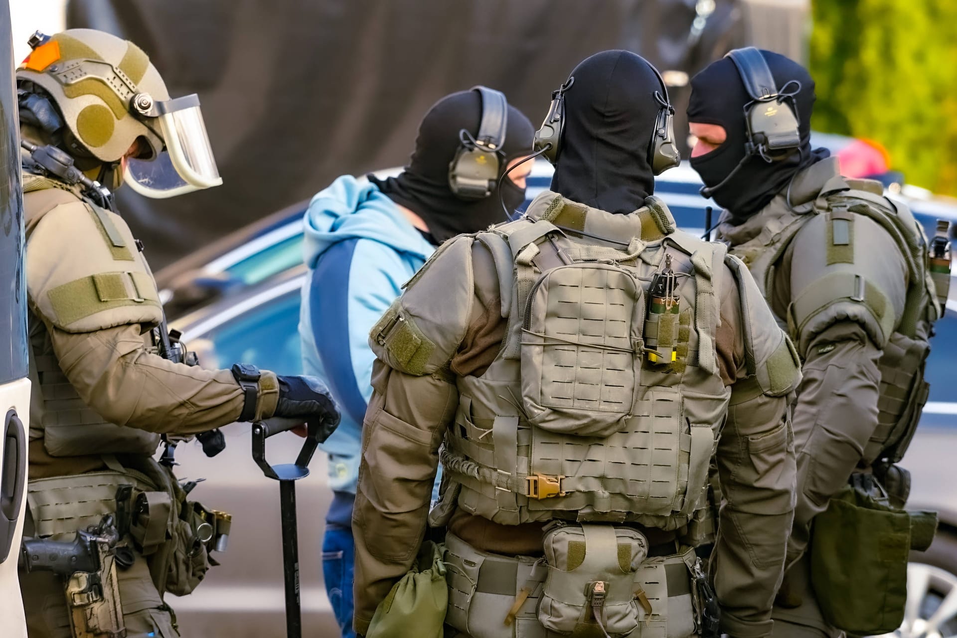 Ein Sondereinsatzkommando in NRW (Symbolbild): Die Polizei stoppte eine brutale Geiselnahme in Rodenkirchen nach einem Insider-Tipp.