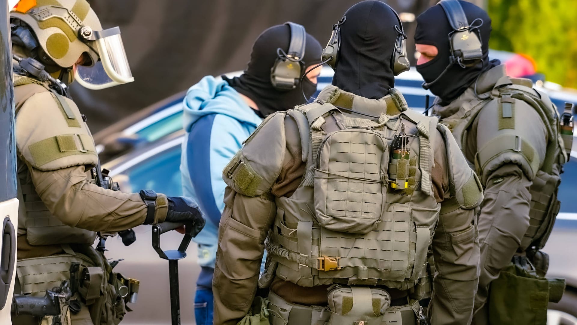 Ein Sondereinsatzkommando in NRW (Symbolbild): Die Polizei stoppte eine brutale Geiselnahme in Rodenkirchen nach einem Insider-Tipp.