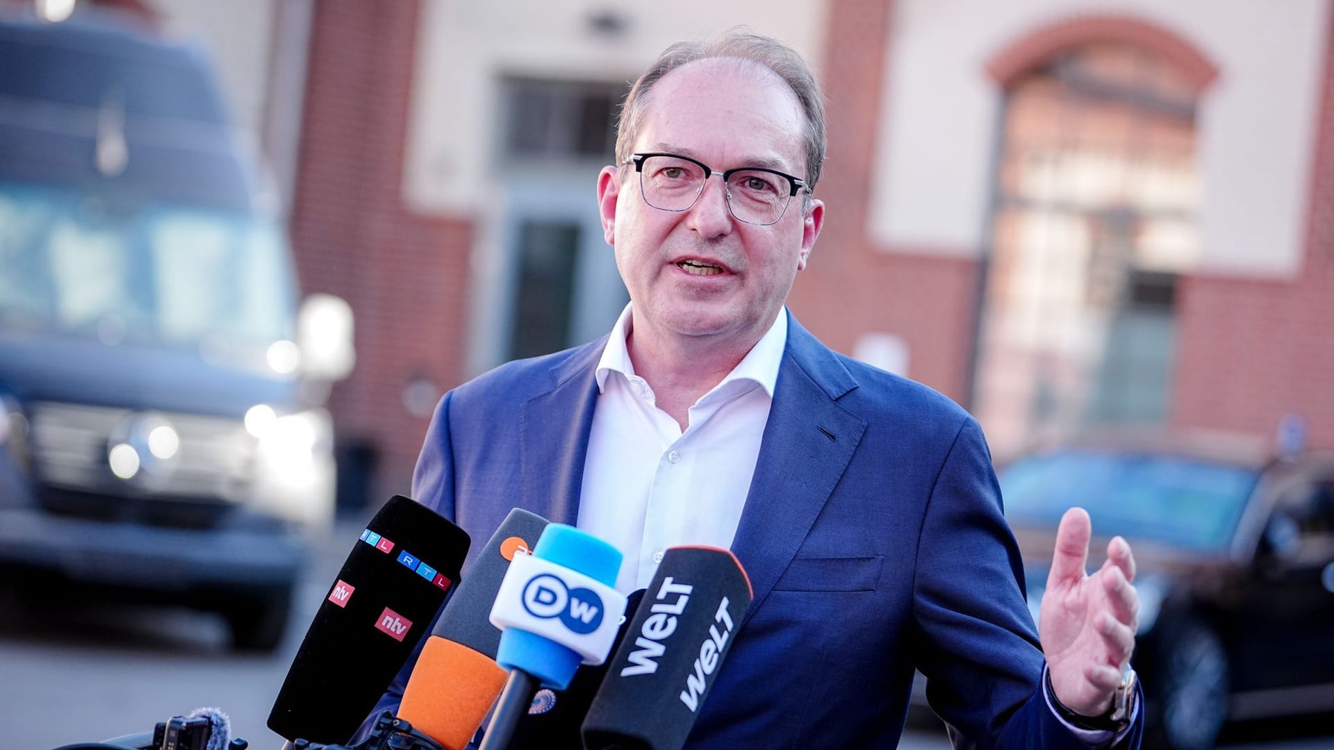 Bundesinnenminister Dobrindt besucht BKA