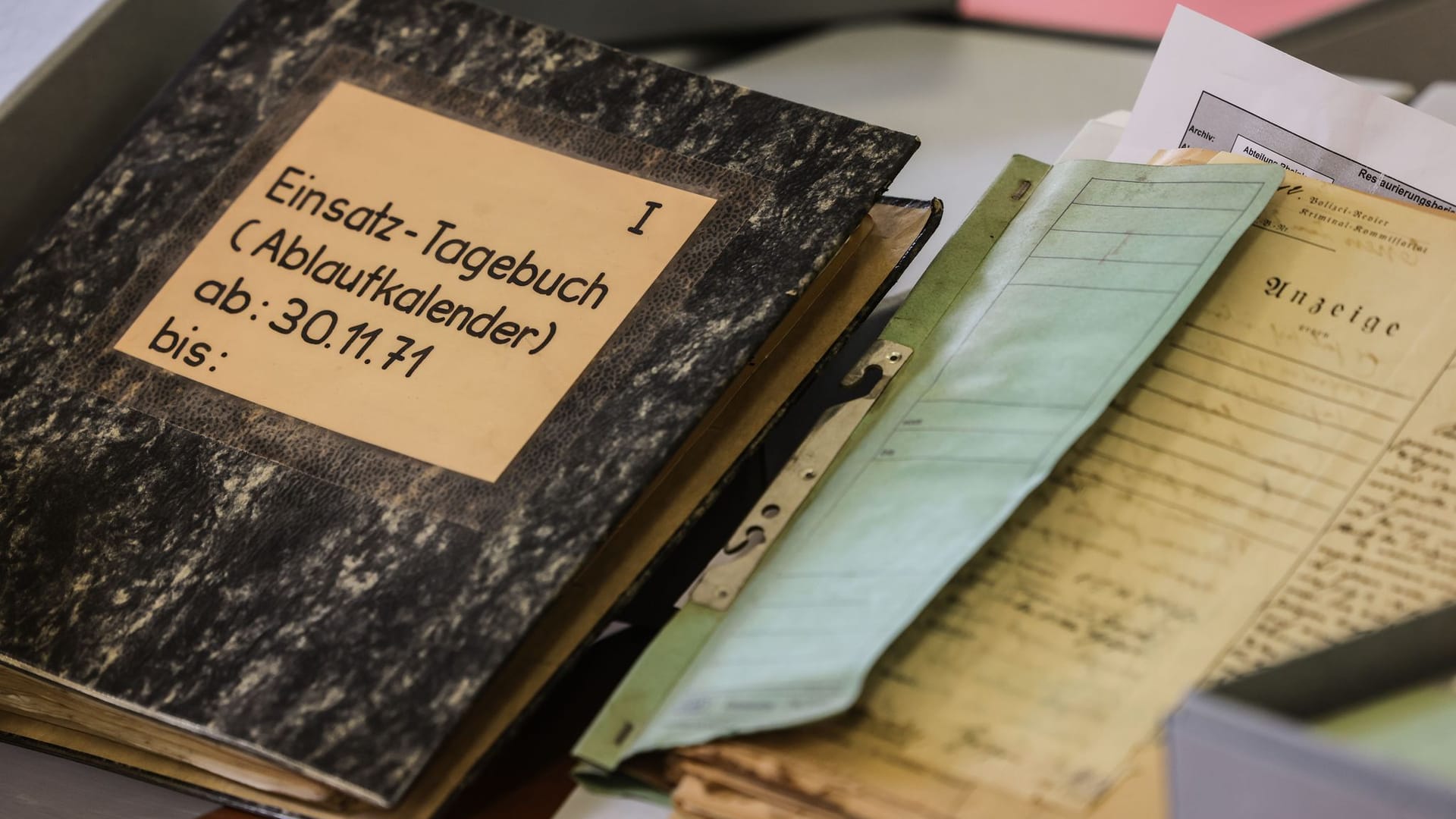 Historische Ermittlungsakten in Essen übergeben Historische Ermittlungsakten in Essen übergeben