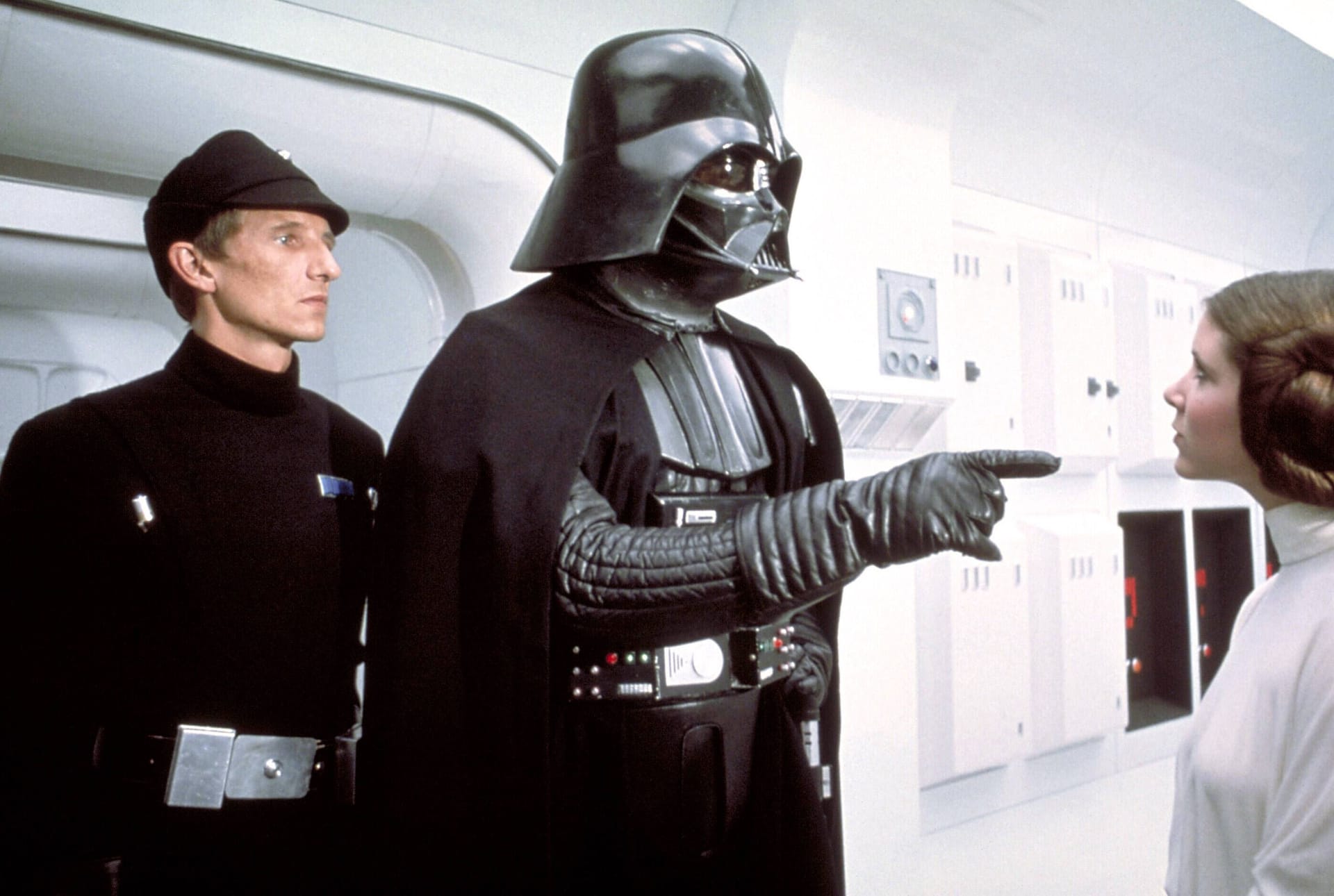 Ganz links hinter Darth Vader: Kenneth Colley als Admiral Piett