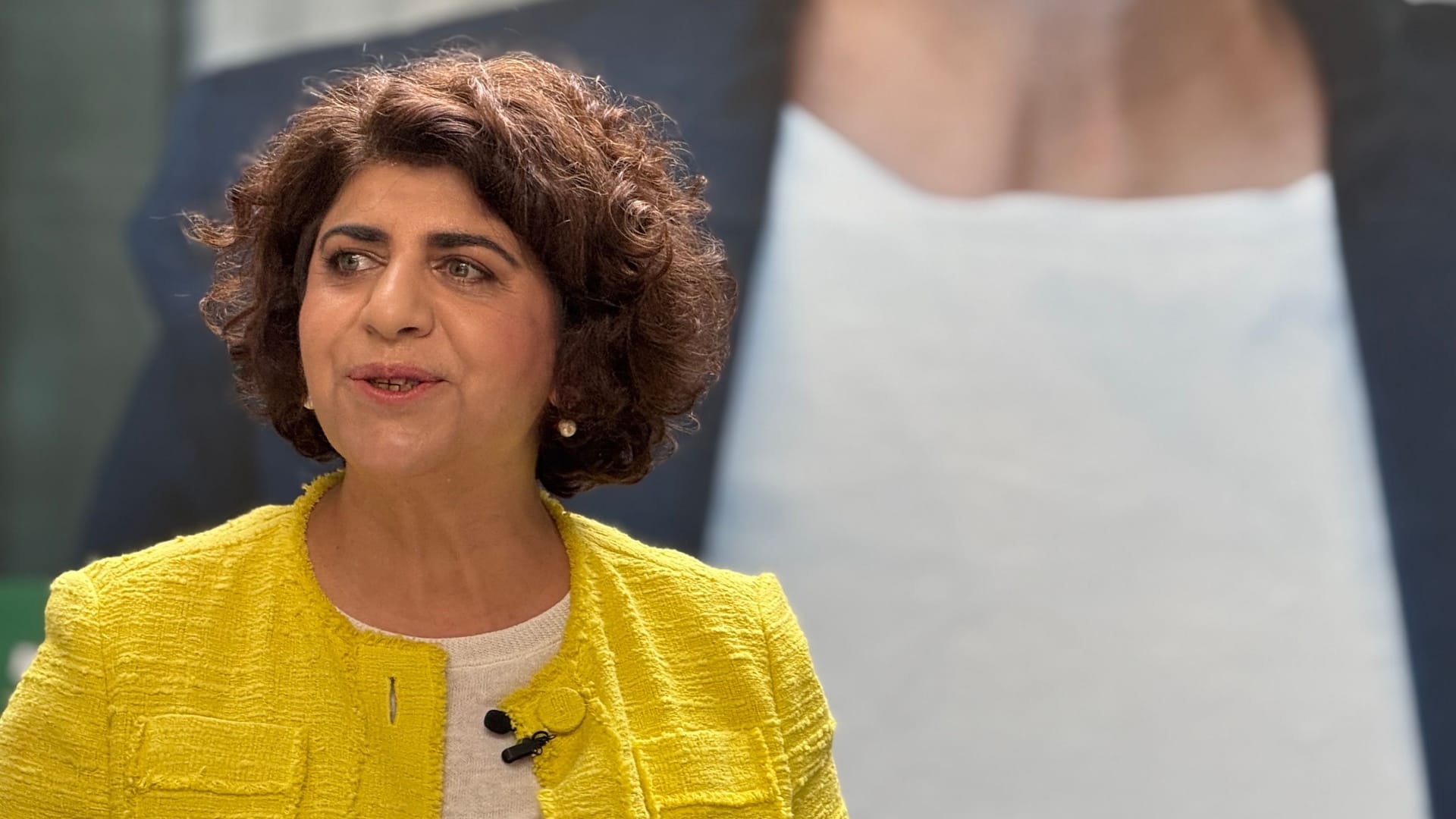 Berîvan Aymaz bei ihrer Kampagnenvorstellung: Die Vizepräsidentin des Landtags möchte die erste grüne Oberbürgermeisterin einer Millionenstadt werden. Berîvan Aymaz bei ihrer Kampagnenvorstellung: Die Vizepräsidentin des Landtags möchte die erste grüne Oberbürgermeisterin einer Millionenstadt werden.