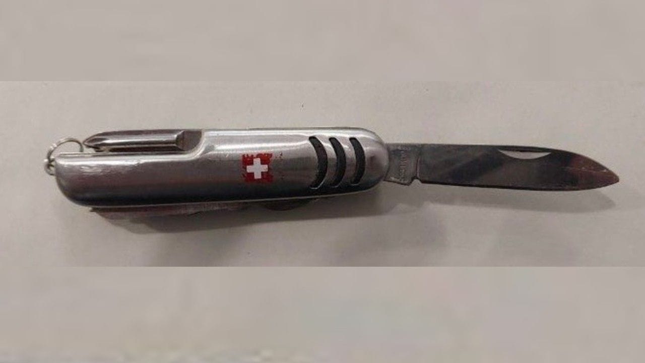 Taschenmesser: Beweisstück im Fall der Bundespolizei Düsseldorf gegen einen 44-Jährigen.