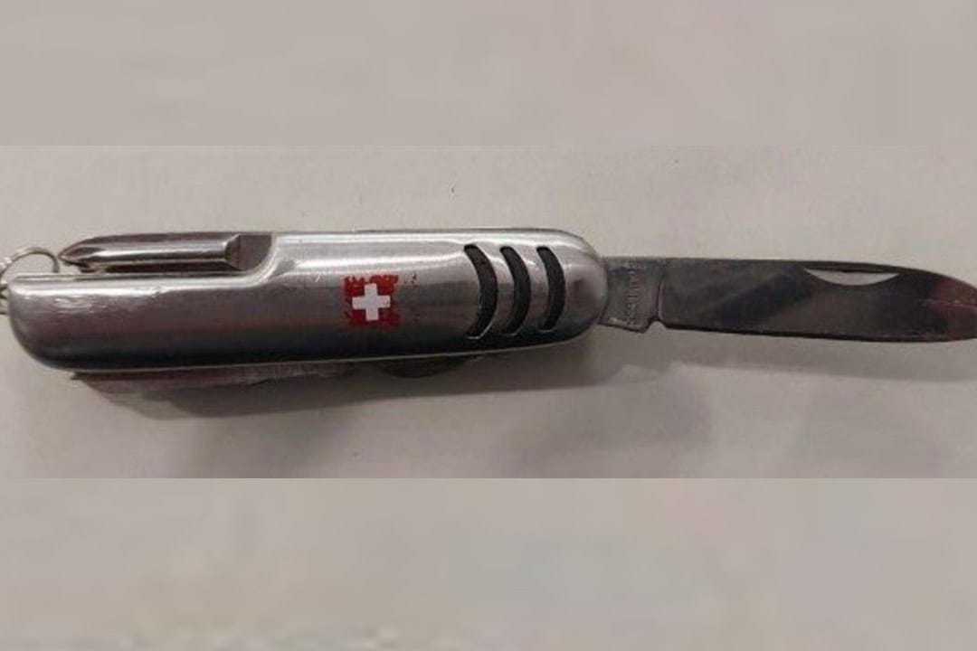 Taschenmesser: Beweisstück im Fall der Bundespolizei Düsseldorf gegen einen 44-Jährigen.
