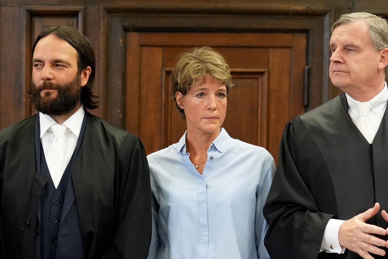 Die Unternehmerin Christina Block steht neben ihren Verteidigern Otmar Kury (r.) und Ingo Bott (Archivfoto): Zwischen den Juristen soll es Differenzen gegeben haben.