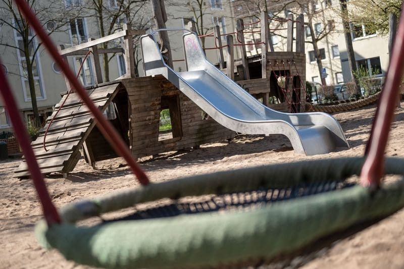 Geräte auf einem Spielplatz. (Symbolbild)