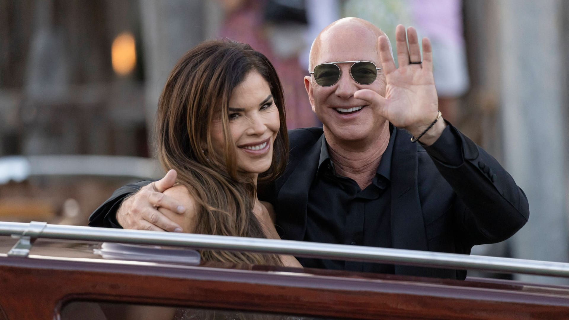 Jeff Bezos und Lauren Sanchez in Venedig: Zu seinem Hochzeitsevent haben sich Bezos` Anteile an Amazon mal eben verzehnfacht (Symbolbild).