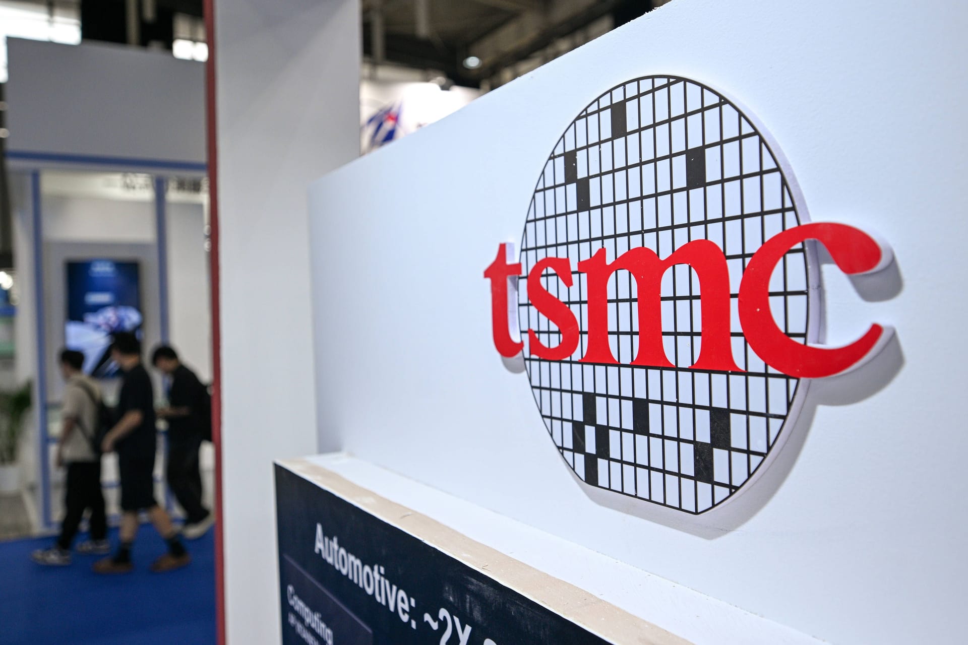 Ein Stand von TSMC auf einer Elektronikmesse (Archivbild): Der Chip-Riese steigerte seinen Gewinn deutlich.