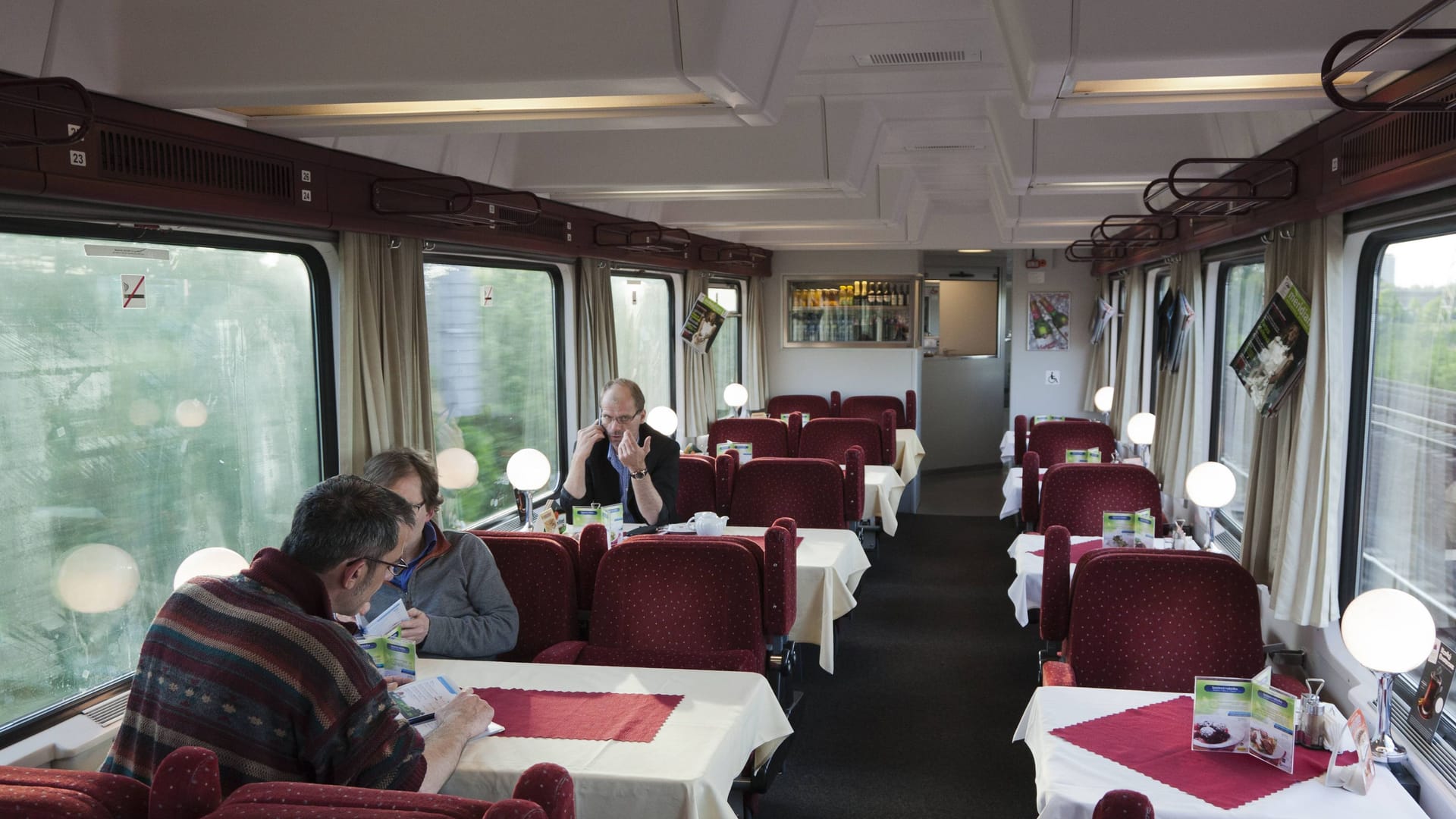 Traditioneller Speisewagen im Eurocity der tschechischen Eisenbahn zwischen Berlin und Prag (Archivbild): Die Speisewagen wurden ersetzt.