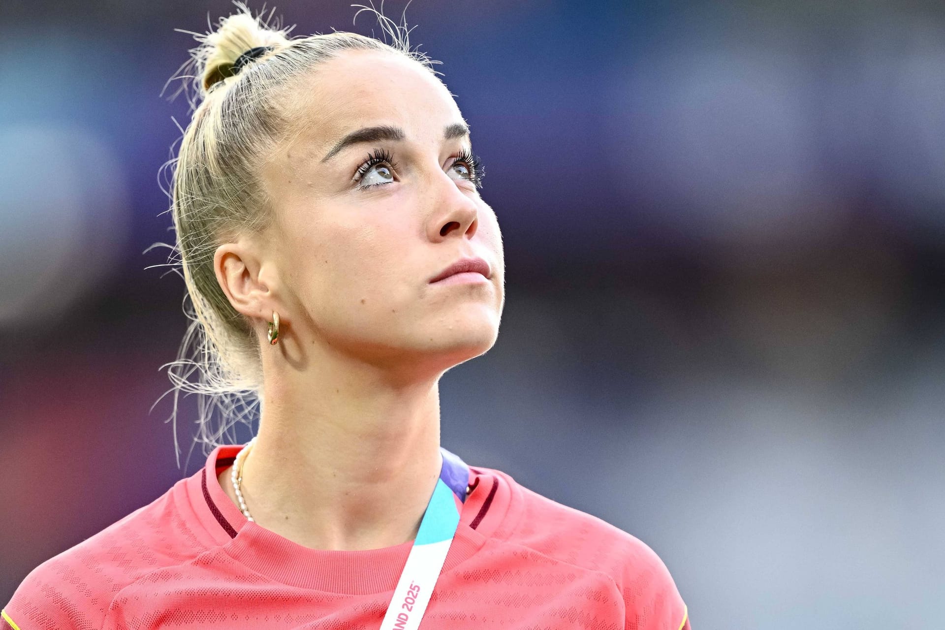 Giulia Gwinn: Sie ist trotz Verletzung im Team präsent.