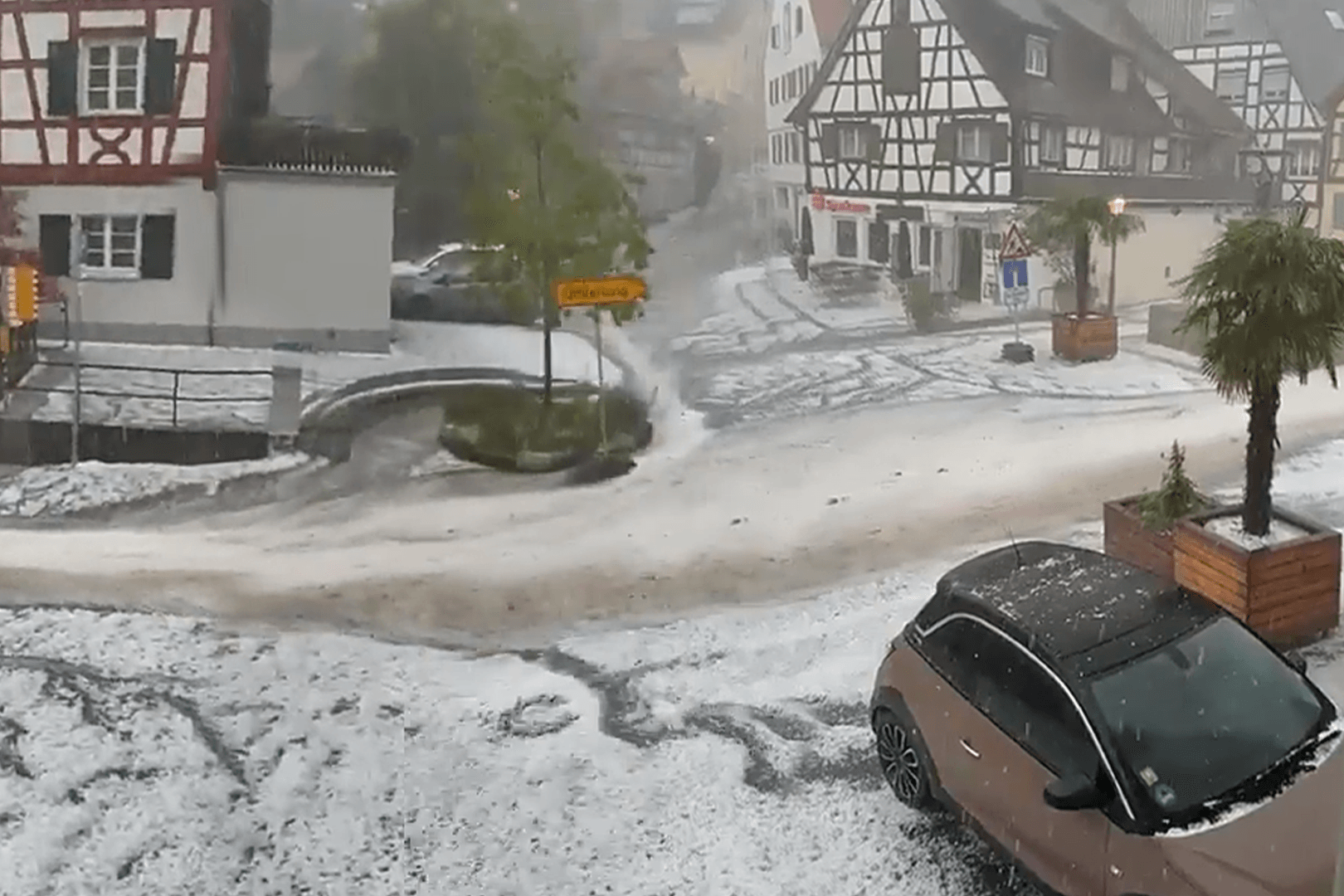 Hagelschauer haben den kleinen Ort Sipplingen am Bodensee überrascht