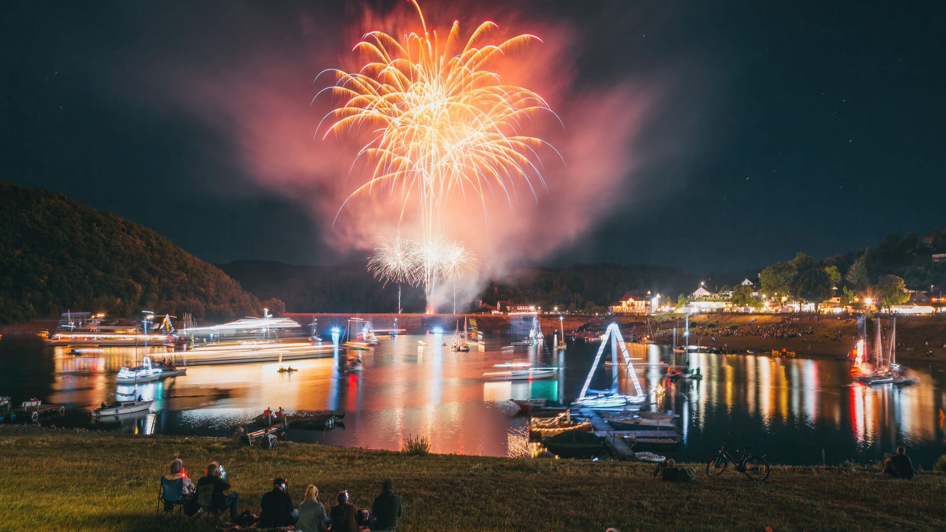 Das Feuerwerk bei "Rursee in Flammen": Es ist der Höhepunkt des Fests.