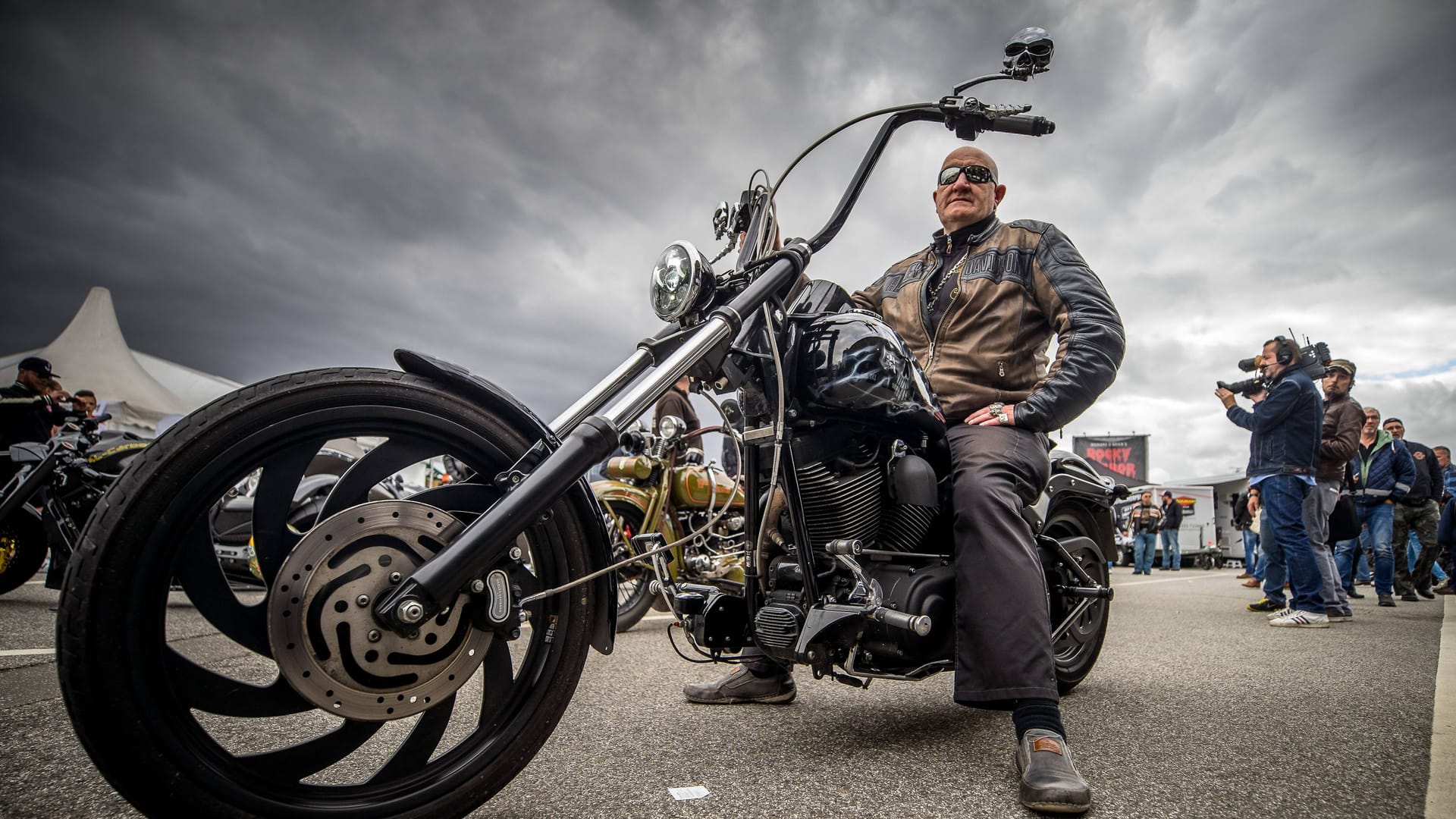 Harleyfahrer in Hamburg (Symbolbild): Die Zölle könnten Motorräder betreffen, Lebensmittel aber meistens nicht.