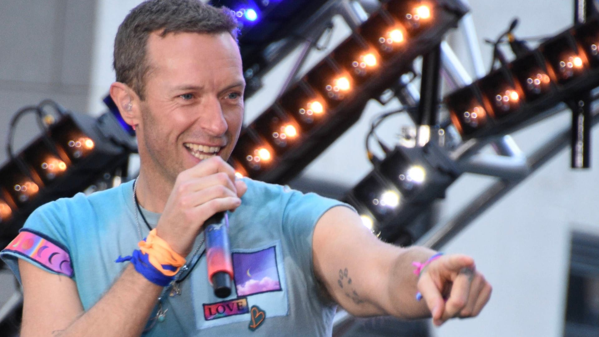 Chris Martin: Der Coldplay-Sänger scherzte über ein Paar auf seinem Konzert.