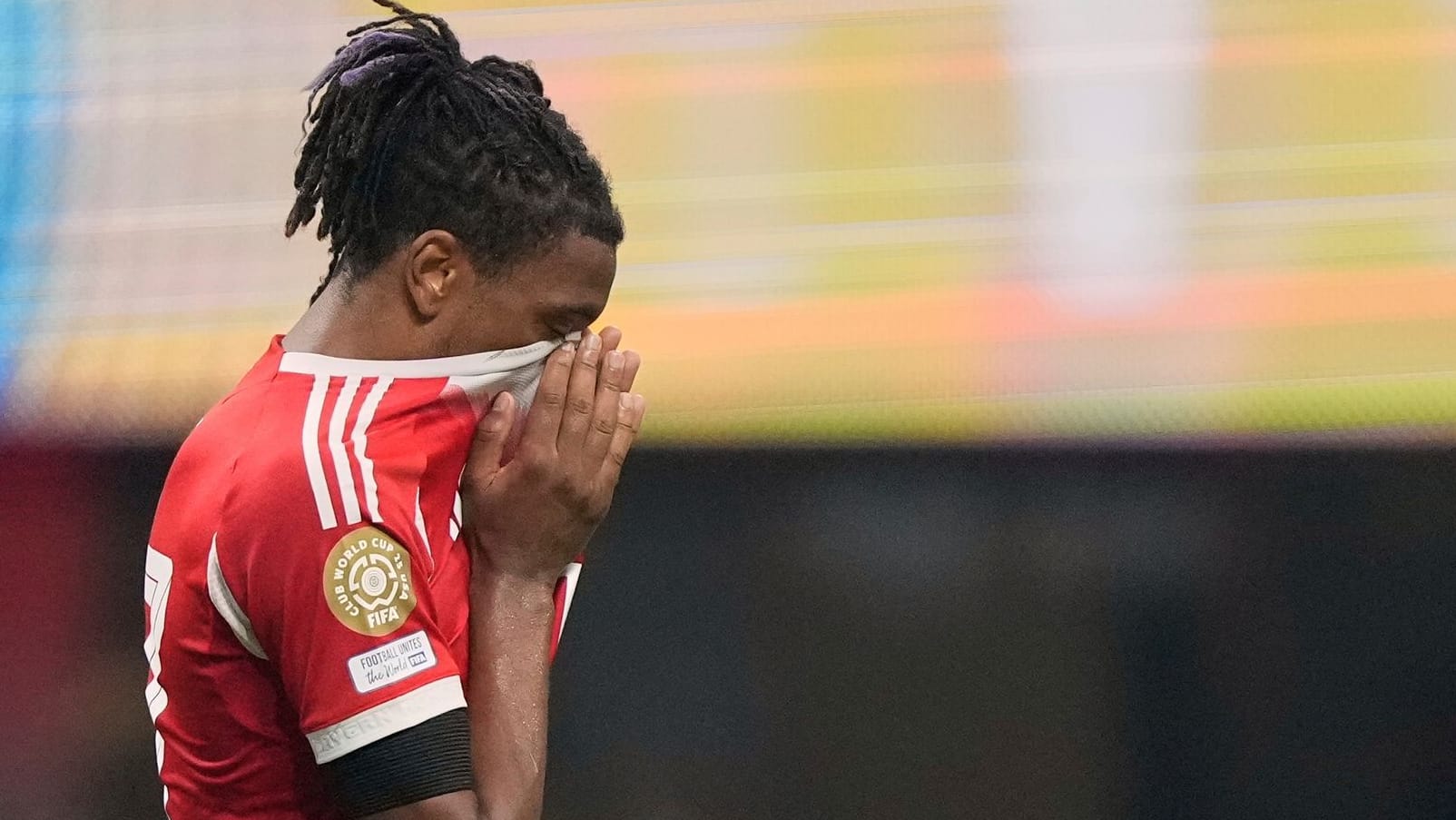 Michael Olise: Der Franzose des FC Bayern war von Jamal Musialas schlimmer Verletzung sichtlich mitgekommen.