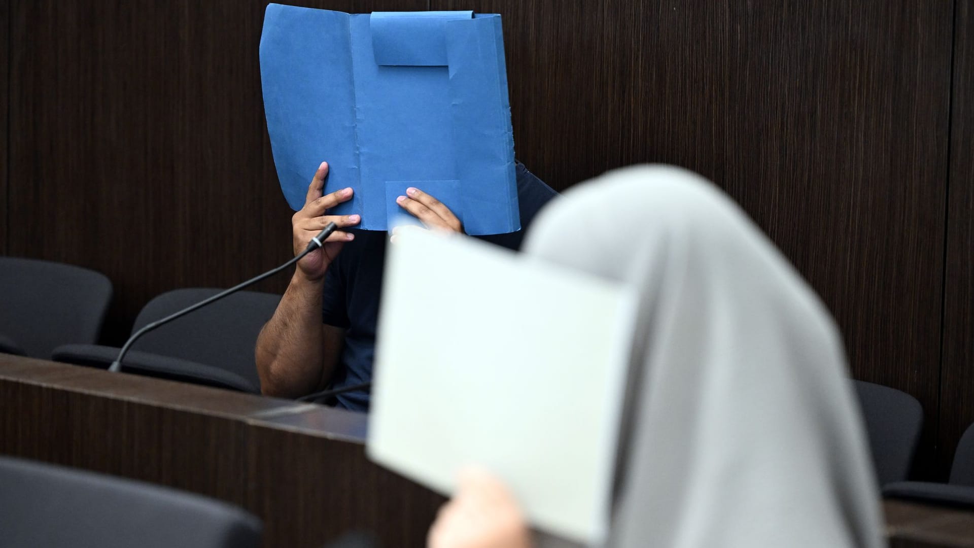 Salafistischer Tiktok-Star wegen Spendenbetrugs vor Gericht Salafistischer Tiktok-Star wegen Spendenbetrugs vor Gericht