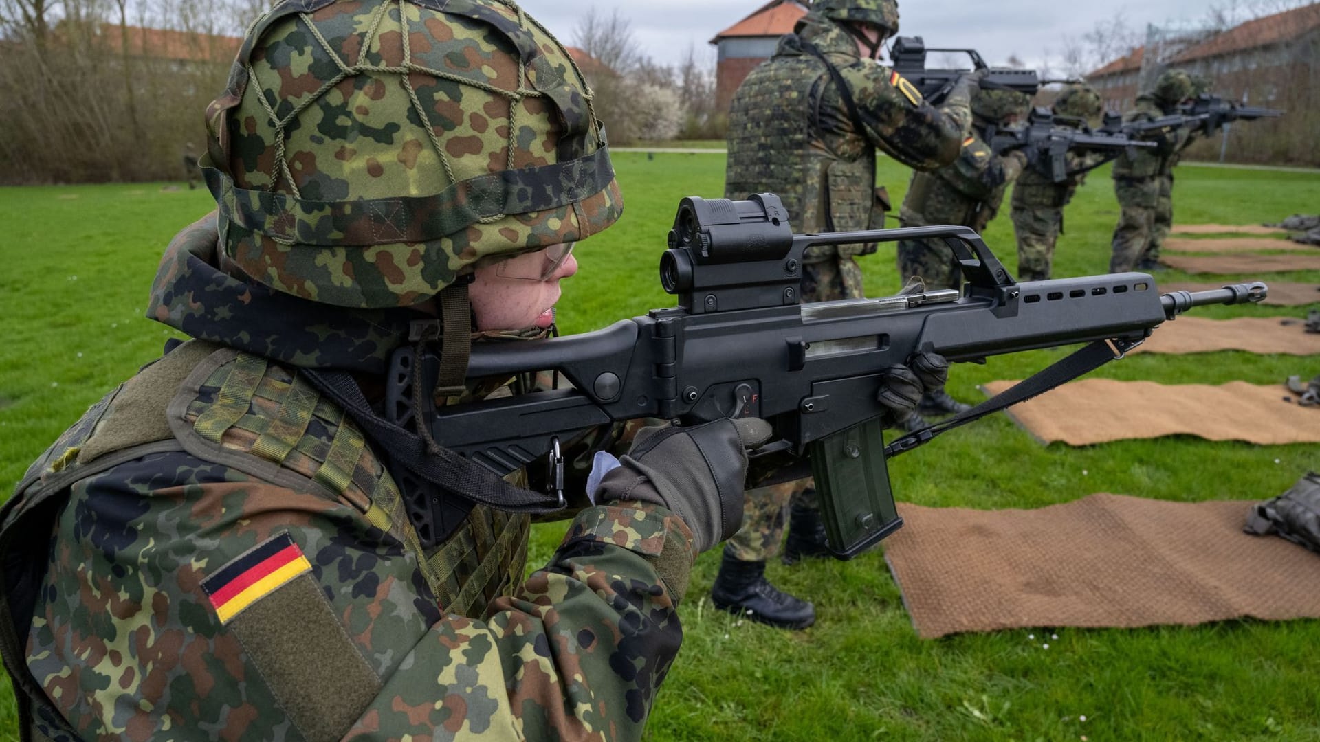 Grundausbildung bei der Bundeswehr. (Archivbild) Grundausbildung bei der Bundeswehr. (Archivbild)