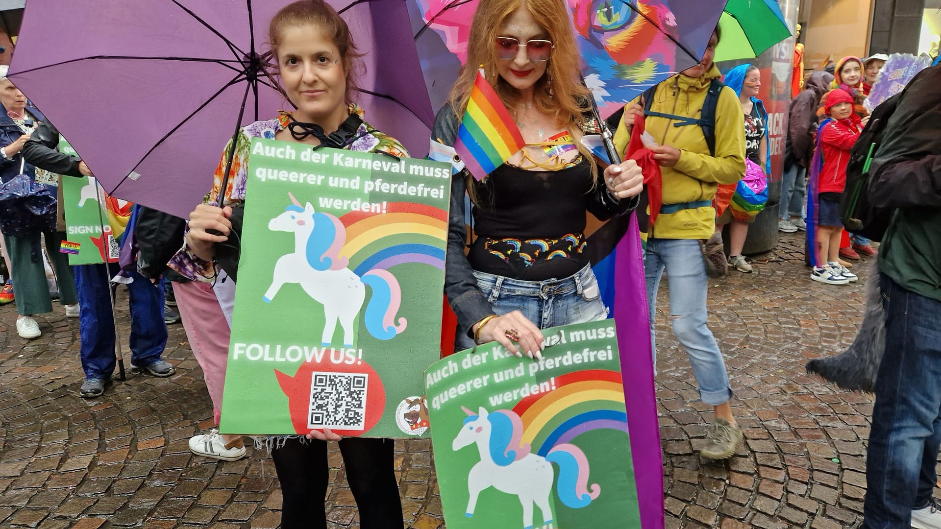 Nadine (links) Und Begleiterin. Ihnen geht es ums Tierwohl.