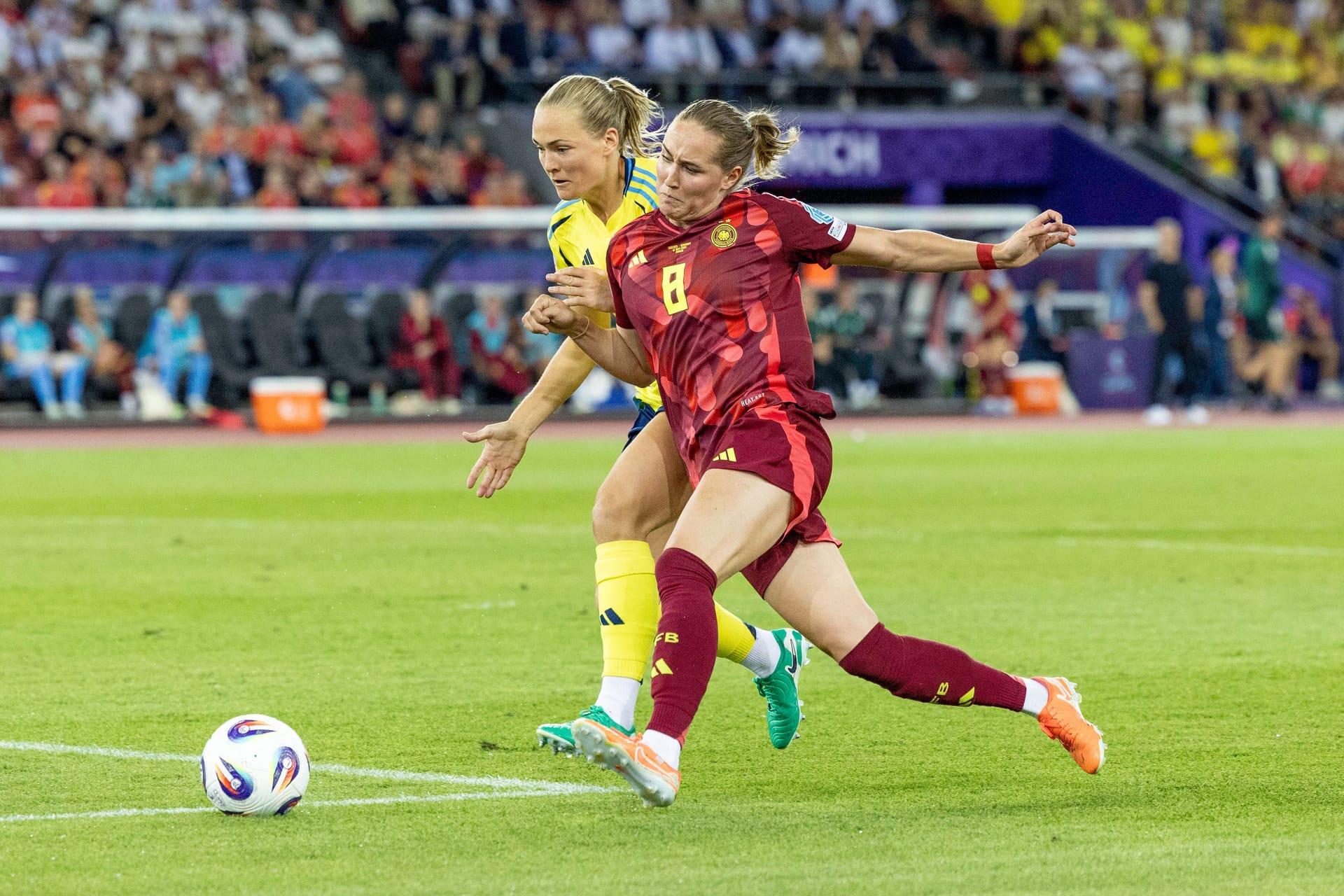 Sydney Lohmann (ab 46.): Die künftige Spielerin von Manchester City ersetzte Freigang. Agierte kompromisslos in den Zweikämpfen wie eh und je. Brachte aber nichts nach vorn. Note 3 Sydney Lohmann (ab 46.): Die künftige Spielerin von Manchester City ersetzte Freigang. Agierte kompromisslos in den Zweikämpfen wie eh und je. Brachte aber nichts nach vorn. Note 3