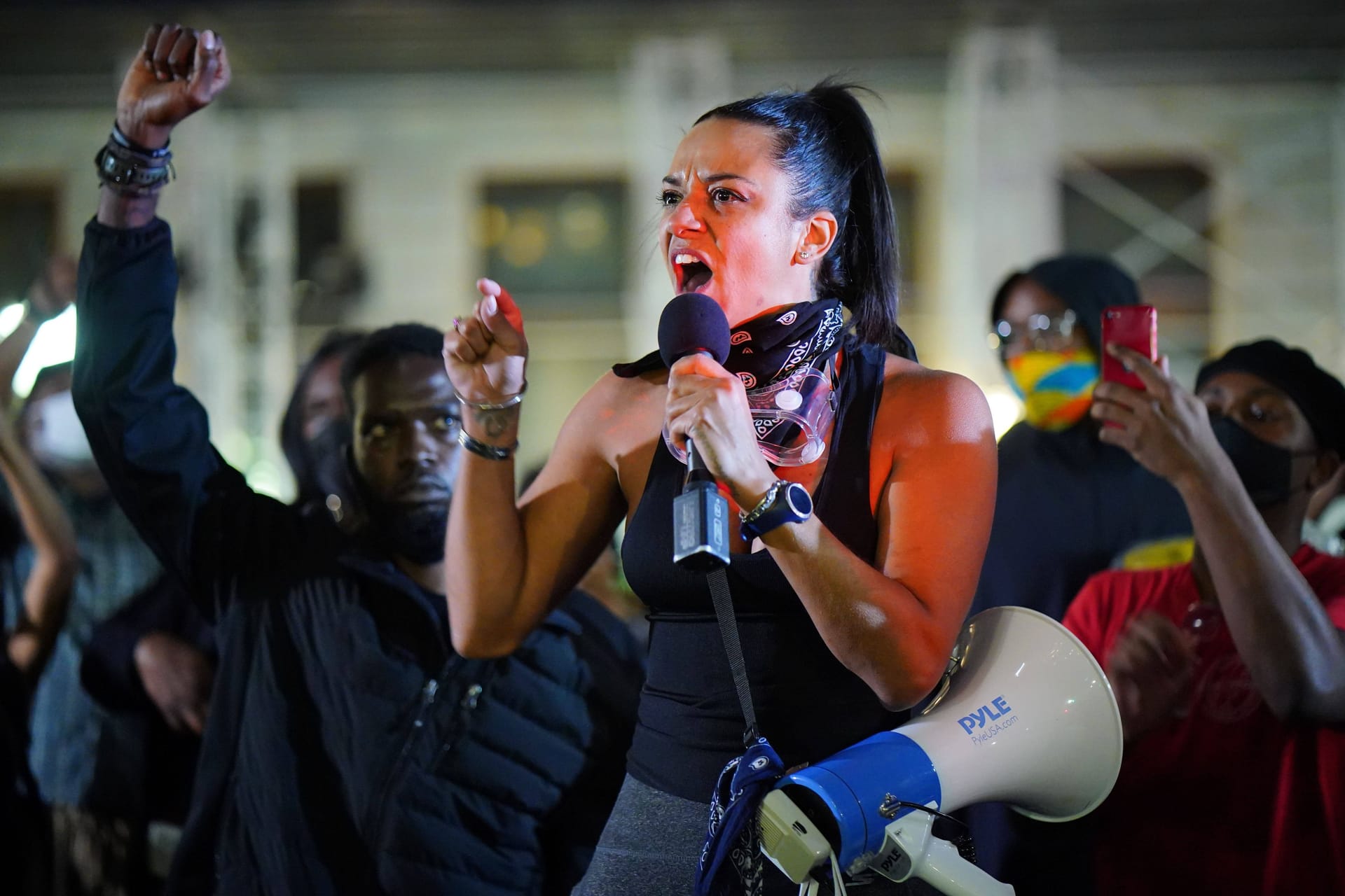 Proteste vor dem Gericht in New York, wo der Polizist Brett Hankison wegen der Tötung von Breanna Taylor angeklagt war (Archivbild). Proteste vor dem Gericht in New York, wo der Polizist Brett Hankison wegen der Tötung von Breanna Taylor angeklagt war (Archivbild).