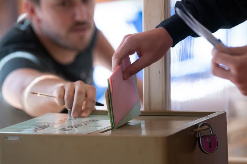 urn:newsml:dpa.com:20090101:250723-935-728684 urn:newsml:dpa.com:20090101:250723-935-728684