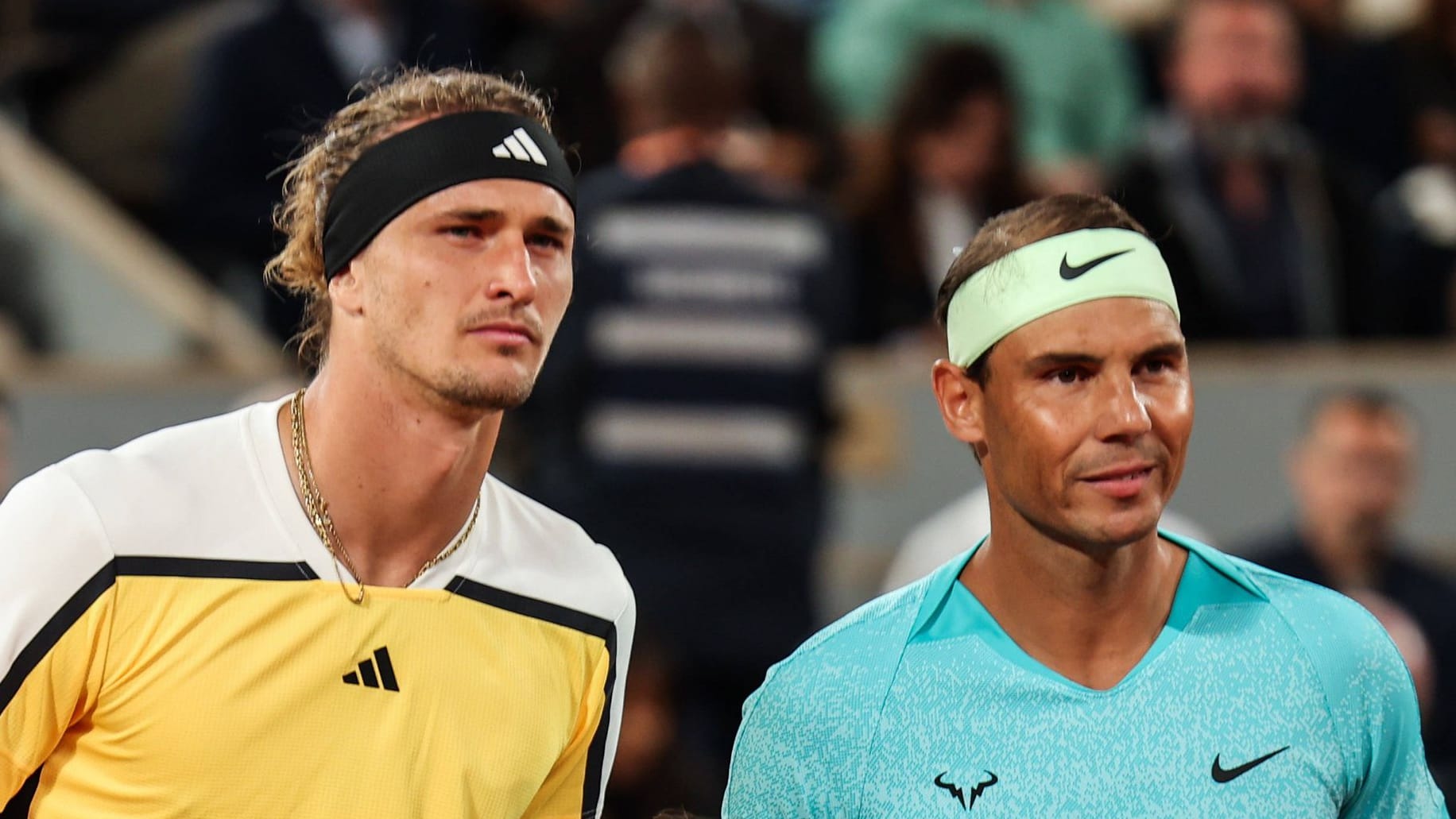 Rafael Nadal (r.) neben Alexander Zverev (Archivbild): Der Hamburger setzt auf die spanische Tennis-Ikone und dessen Familie, um wieder in Form zu kommen. Rafael Nadal (r.) neben Alexander Zverev (Archivbild): Der Hamburger setzt auf die spanische Tennis-Ikone und dessen Familie, um wieder in Form zu kommen.