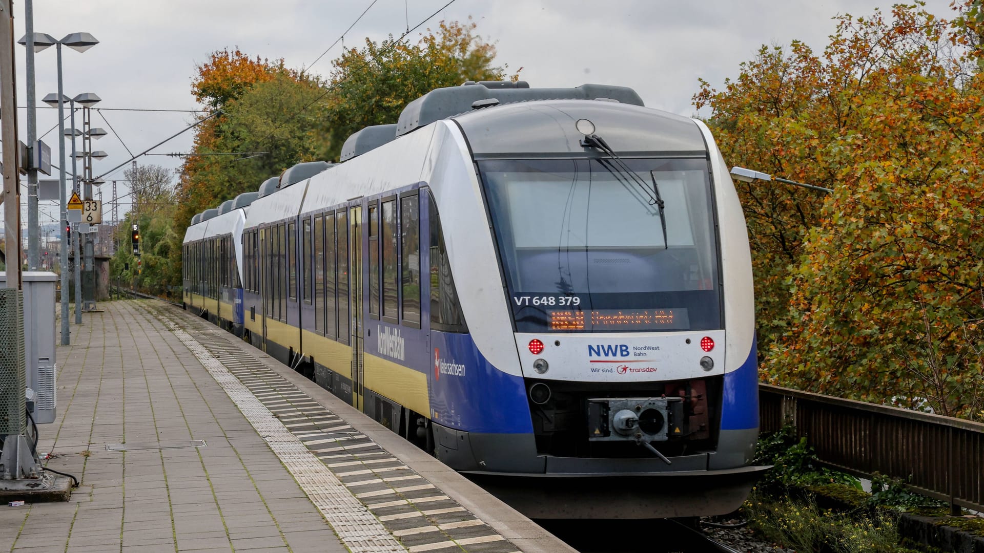 Ein Zug der Nordwestbahn (Archivbild): Der Bahnverkehr zwischen Bremen und Delmenhorst wurde am Donnerstagnachmittag unterbrochen.