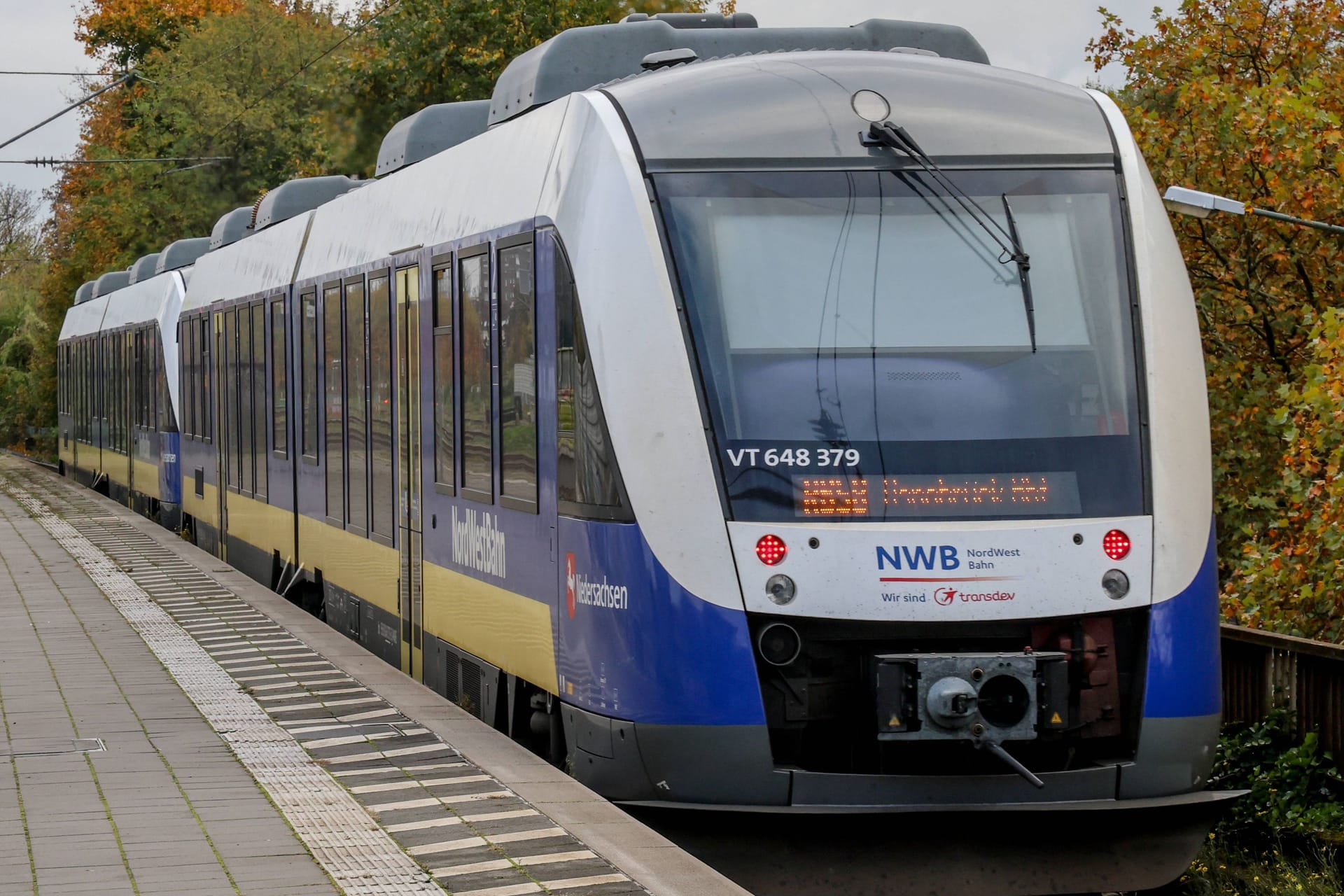 Ein Zug der Nordwestbahn (Archivbild): Der Bahnverkehr zwischen Bremen und Delmenhorst wurde am Donnerstagnachmittag unterbrochen.