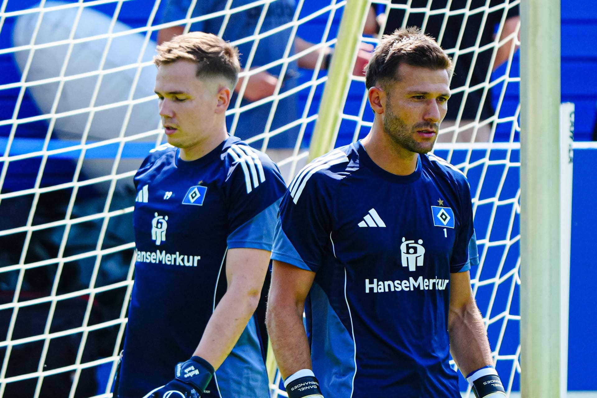 Matheo Raab (rechts) und Daniel Heuer Fernandes: Auf der Torwart-Position beim HSV gibt es zur neuen Saison Änderungen.