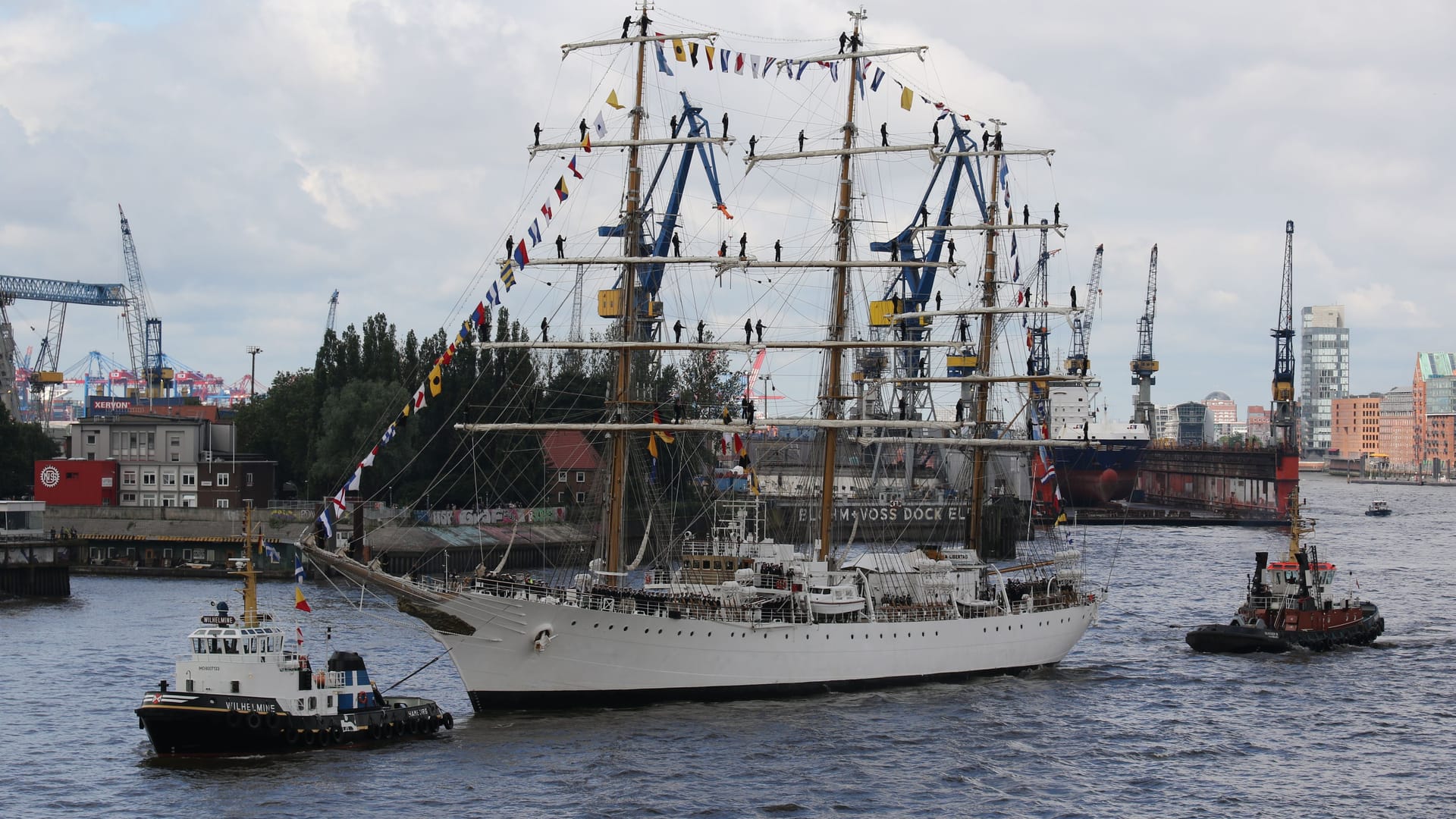 Das Flaggschiff "Libertad" im Hafen (Archivbild): Das Schiff macht erneut in Hamburg fest.