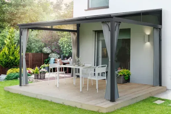 Bei Aldi bekommen Sie heute eine Terrassenüberdachung mit 40 Prozent Rabatt.