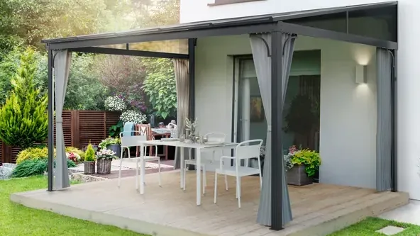 Bei Aldi bekommen Sie heute eine Terrassenüberdachung mit 40 Prozent Rabatt.