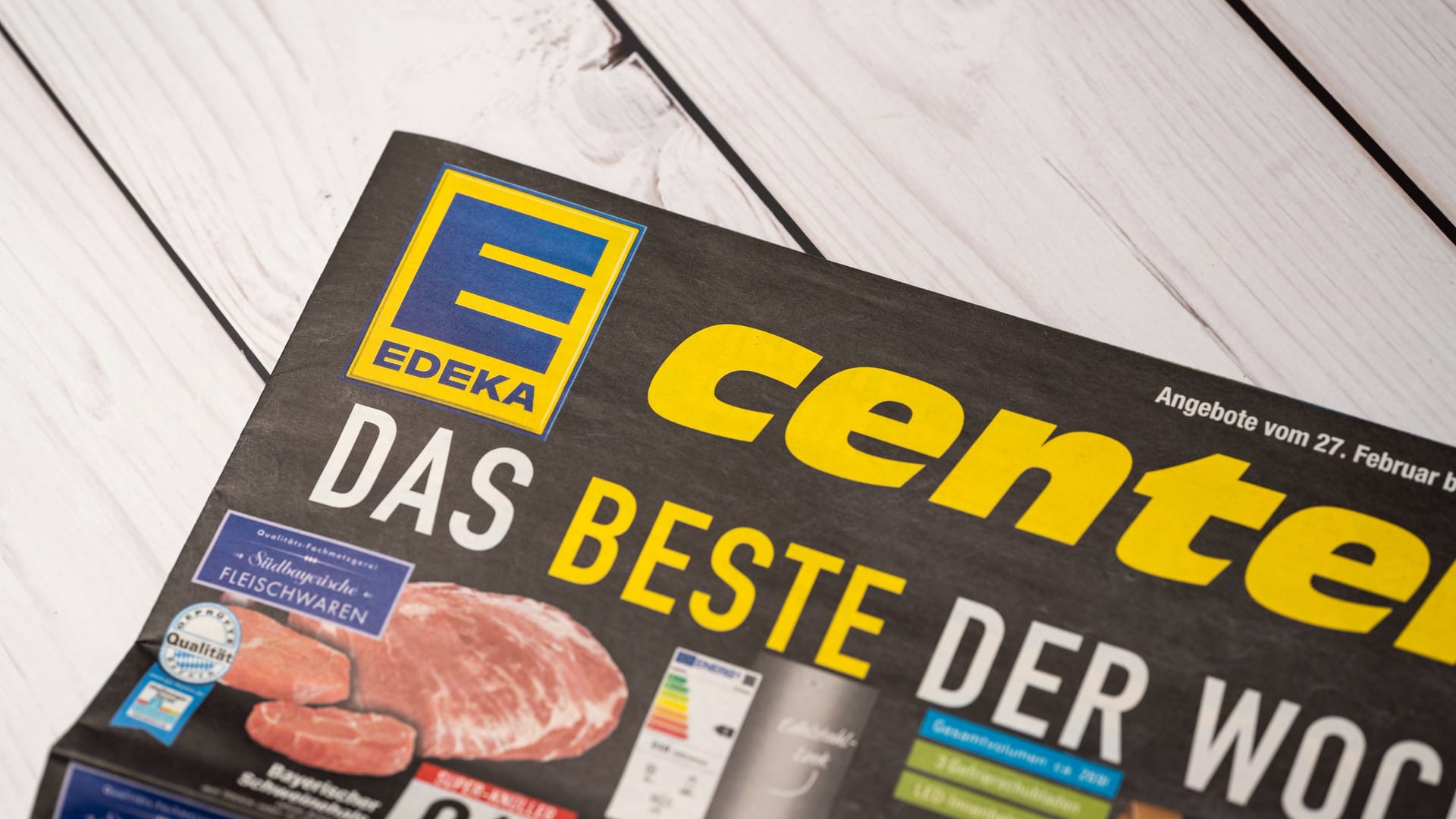 Ein Edeka-Prospekt: Verbraucherschützer stören sich an einer Sparpreisangabe, die nicht für alle gilt. Ein Edeka-Prospekt: Verbraucherschützer stören sich an einer Sparpreisangabe, die nicht für alle gilt.