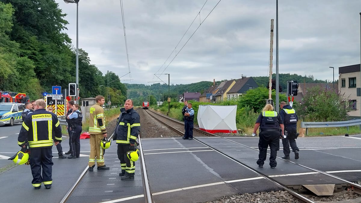 V Eitorfu pri Kölnu je S-Bahn povozil dve osebi