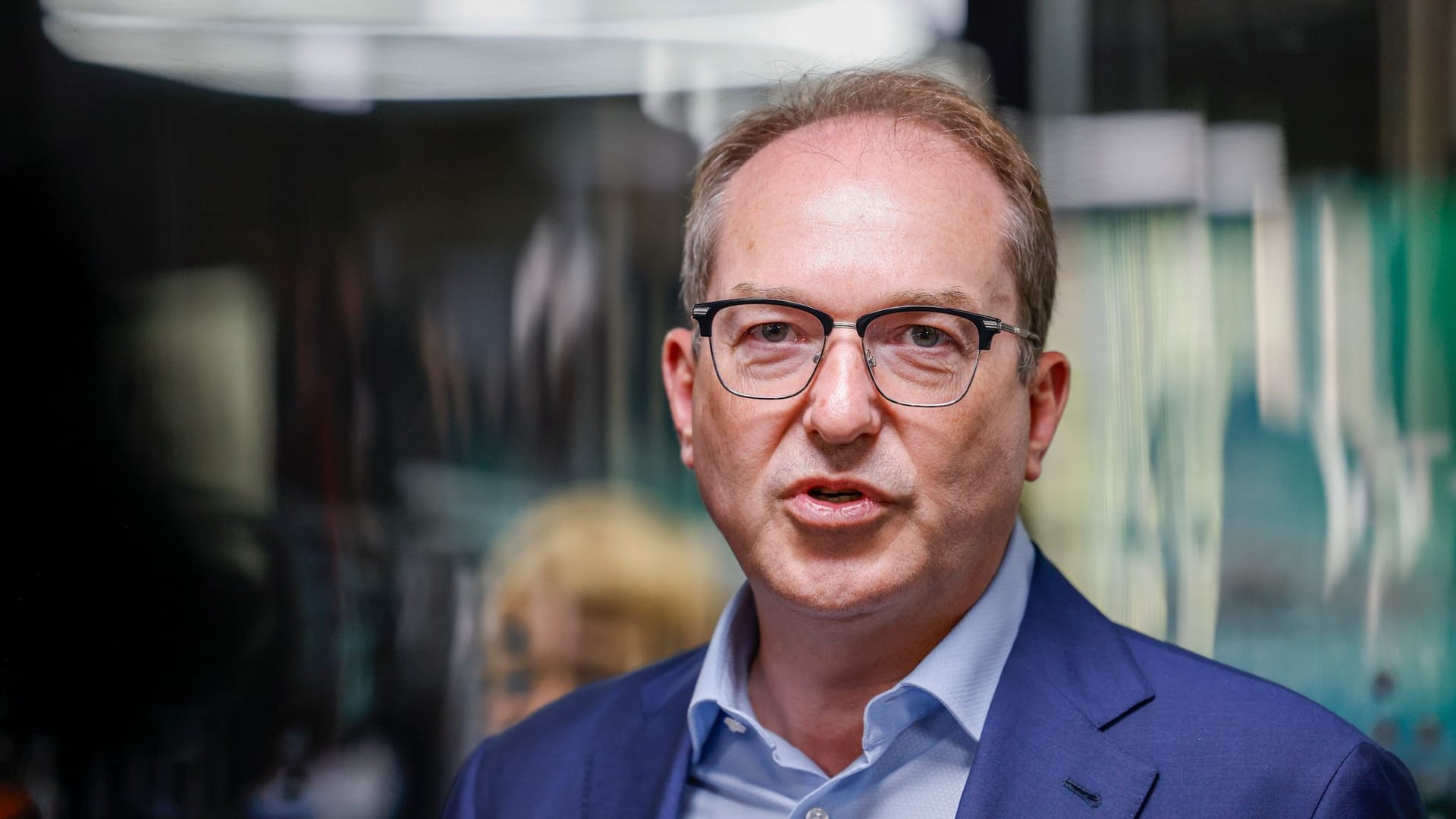 Bundesinnenminister Dobrindt besucht das IT-Lagezentrum des BSI Bundesinnenminister Dobrindt besucht das IT-Lagezentrum des BSI