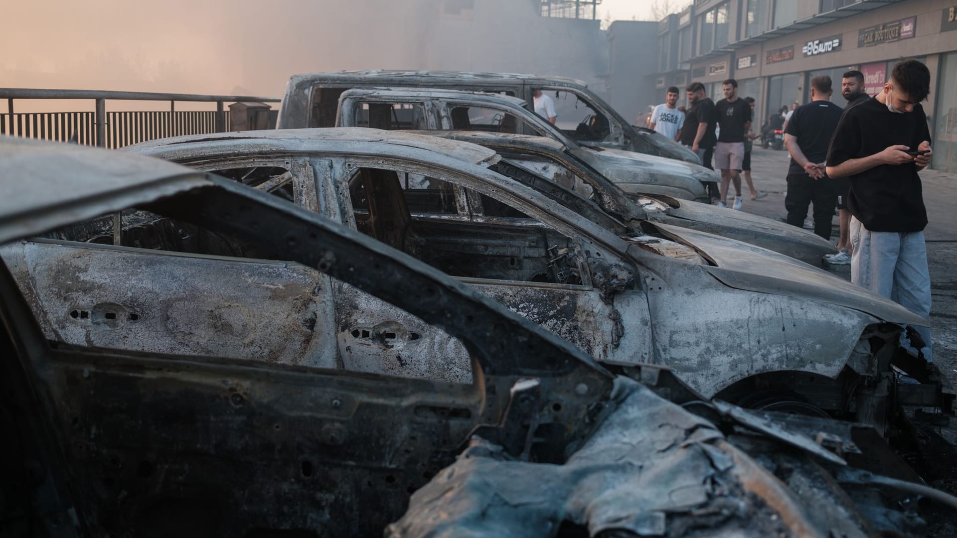 Abgebrannte Autos in Izmir, Türkei (Archivbild): Mehrere Dörfer und Viertel waren vorsorglich evakuiert worden.