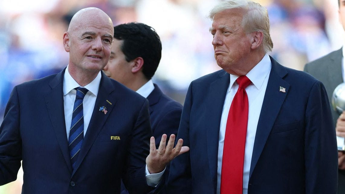 Donald Trump (r.) neben Gianni Infantino: Der US-Präsident traf auf kein ihm zugewandtes Publikum im MetLife Stadium.
