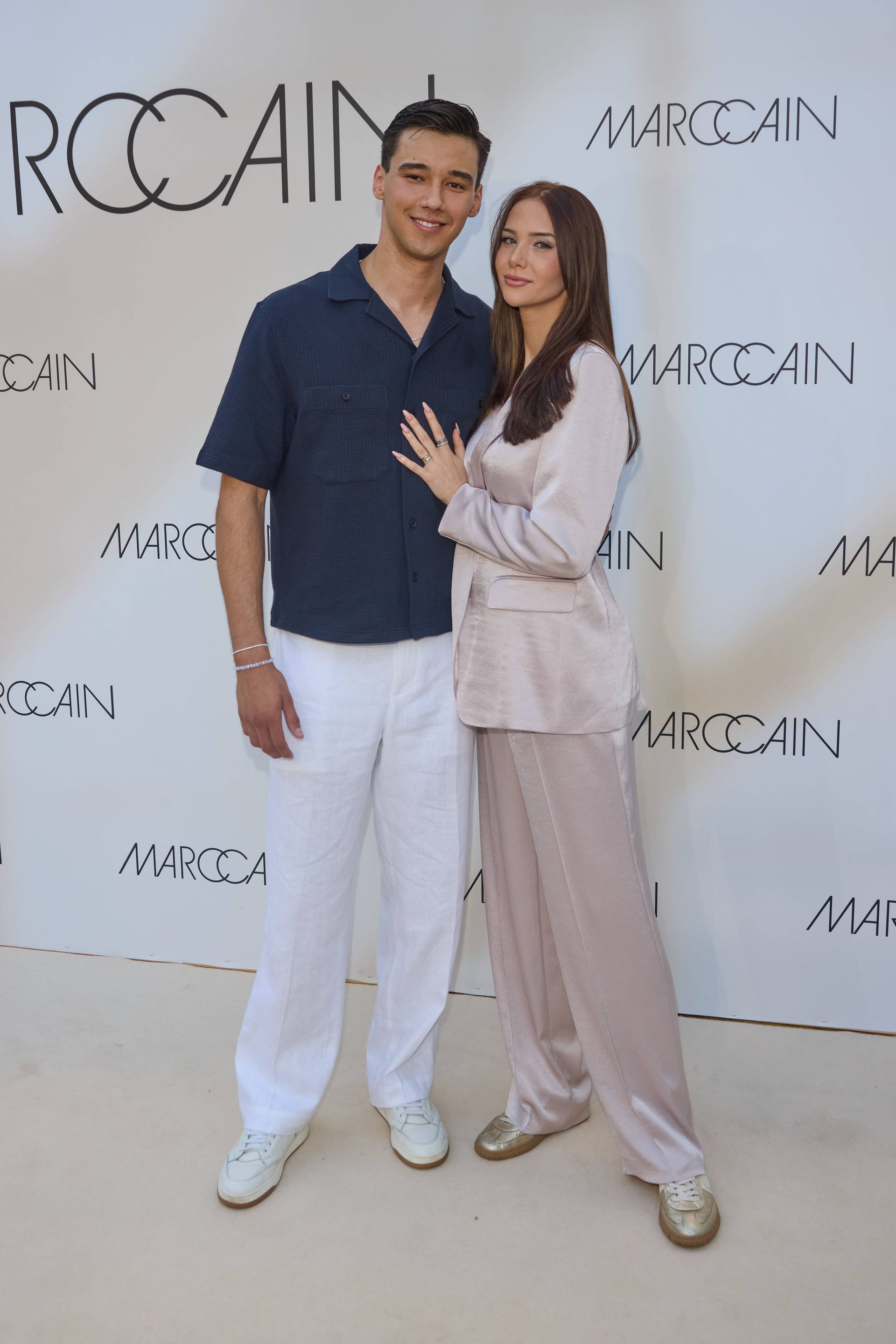 Diego Pooth und seine Freundin Louisa Büscher besuchten gemeinsam eine Modenschau.