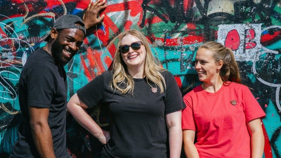 Heiatliebe: Das Essener Modeunternehmen Naketano hat gemeinsam mit der EMG eine Kollektion bestehend aus T- und Sweatshirts herausgebracht.