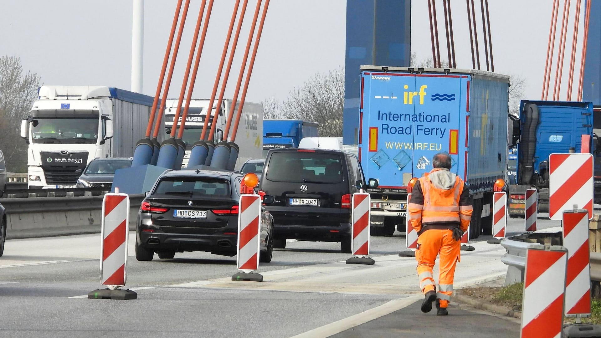 Verkehr auf der Norderelbbrücke: Für Lastwagen gelten künftig strengere Regeln.