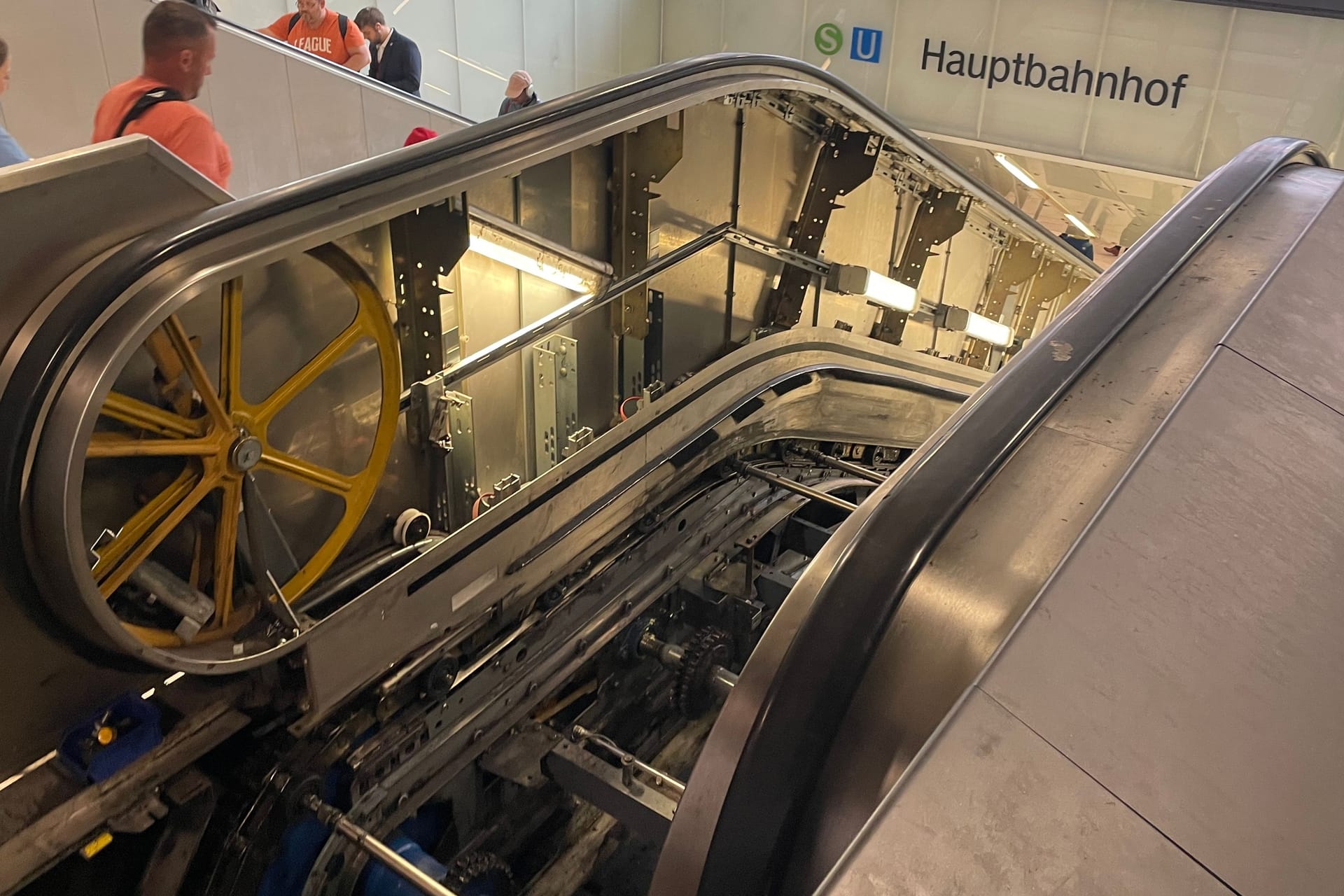 Nichts geht mehr: Die Rolltreppe vom Fernverkehr zum Nahverkehr ist derzeit außer Betrieb.