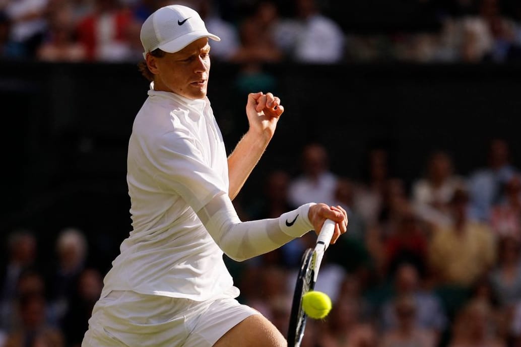 Jannik Sinner im Wimbledon-Finale: Der Italiener wurde von einem Korken gestört.