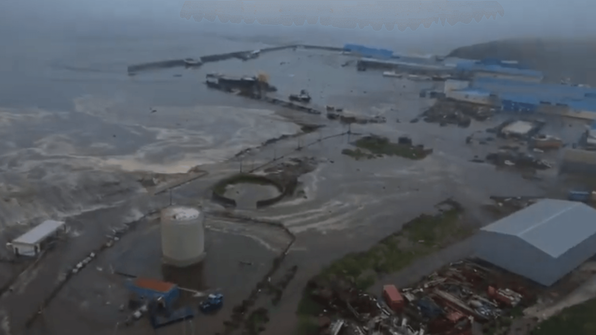 Der Tsunami trifft auf den russischen Küstenort Sewero-Kurilsk: Auf Hawaii, Japan gibt es Evakuierungswarnungen.